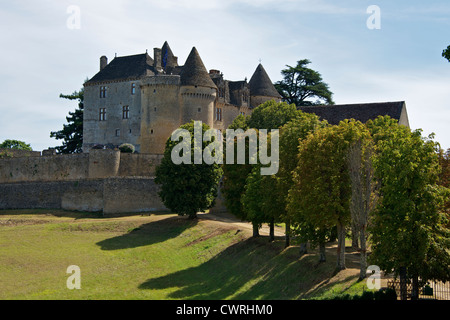 La doppia parete difensiva Chateau de Fenelon, Vallée de la Dordogne, Francia Foto Stock