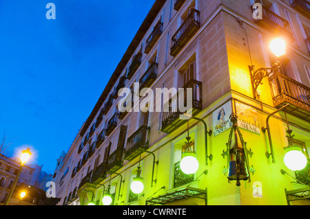 Facciata di Isabel II Square, Vista notte. Madrid, Spagna. Foto Stock