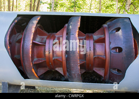 I dispositivi chiamati 'Pigs' migliorano il flusso di petrolio attraverso il gasdotto Alyeska Trans-Alaska e monitorano la sua condizione vicino a Fairbanks, Alaska. Foto Stock