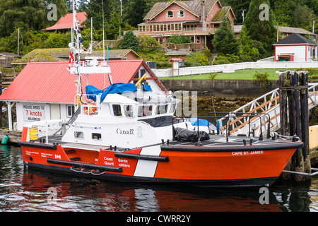 Porto, comunità e stazione della Guardia Costiera di Bamfield Island sulla costa pacifica dell'isola di Vancouver, Canada. Foto Stock