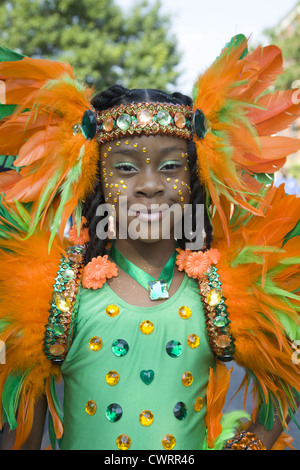 I partecipanti e spettatori di quartiere presso il West Indian Kiddies Parade di Crown Heights, Brooklyn, NY Foto Stock