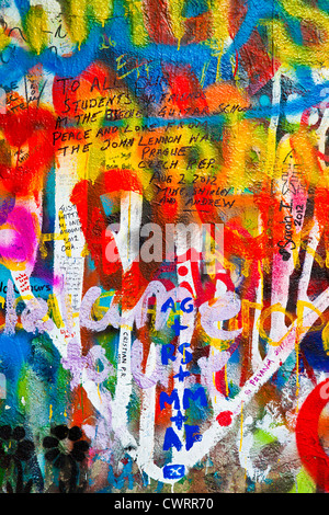I graffiti sulla parte del Muro di John Lennon a Praga, Praha, Repubblica Ceca,Česká republika,l'Europa Foto Stock