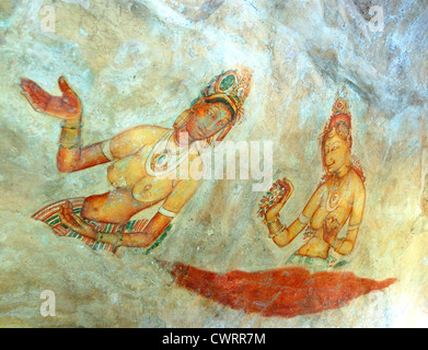 Apsara celestiale - pittura antica sulle pareti in Lion Rock grotta, del V secolo, Sigiriya, Sri Lanka Foto Stock