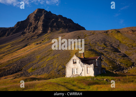 Vecchia casa in campagna di Islanda, Westfjords regione, Europa Foto Stock