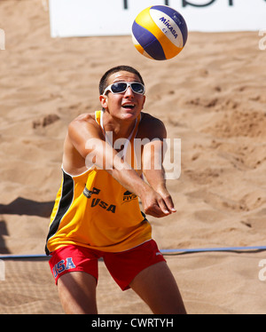 Alex Jones di USA in occasione del FIVB Beach Volleyball SWATCH Campionati Mondiali Junior sul Sett. 1, 2012 in Halifax, Canada. Foto Stock