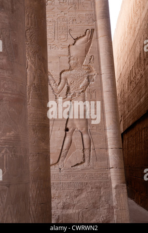 Il Tempio di Edfu valle del Nilo, il tempio dedicato al dio Horus in Alto Egitto Foto Stock