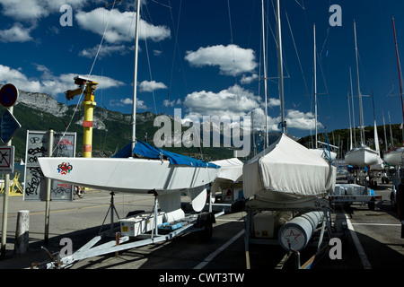 Il lago di Annecy : Starboats a riposo Foto Stock