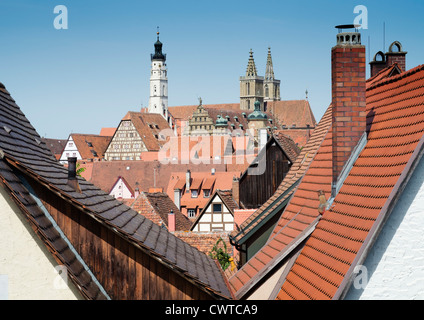 Vista sopra i tetti a Rothenburg ob der Tauber medievale in Baviera Germania Foto Stock