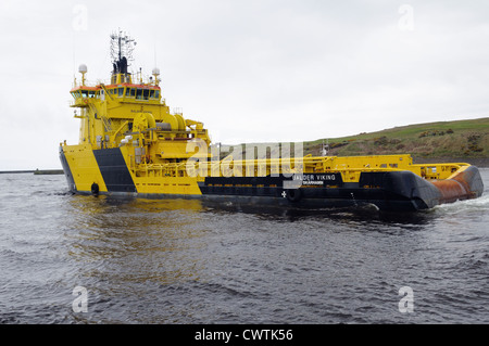 Il Vichingo Balder lasciando il porto di Aberdeen Aprile 2012 Foto Stock
