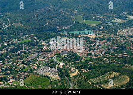 Vista aerea di Greoux les bains, Alpes de Haute Provence, Francia Foto Stock