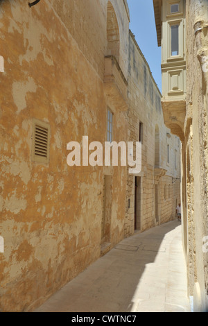 Strada stretta in invisibile " città di Mdina, Malta. Foto Stock