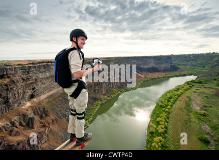 Ponticello di base sul Perrine ponte che attraversa il fiume Snake in South Central Idaho ottiene pronto a tuffarsi di 486 piedi (148 m) Foto Stock