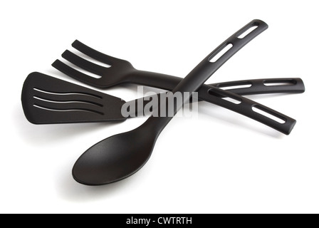 In plastica nera utensili da cucina isolato su bianco Foto Stock