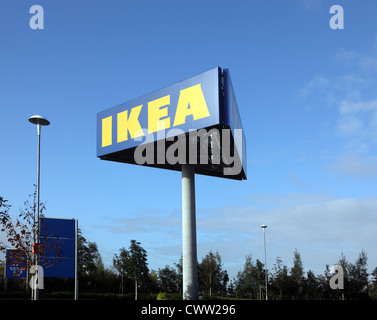 Insegna IKEA, Belfast retail park, Irlanda del Nord, Regno Unito Foto Stock