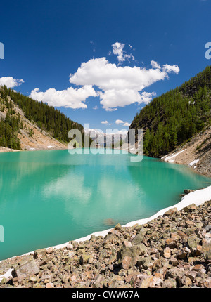 ALBERTA, CANADA - Lago di Agnese, un lago glaciale nel Parco Nazionale di Banff. Foto Stock