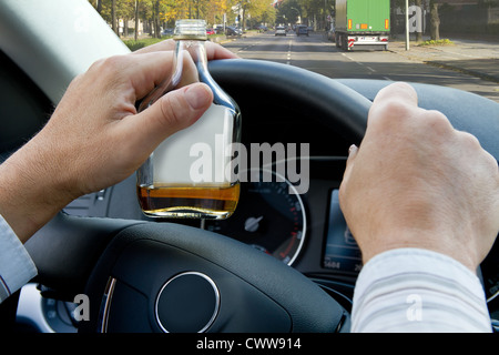 Autista ubriaco perde il controllo sulla sua vettura Foto Stock