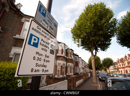 I titolari di autorizzazioni solo segno di parcheggio dalla London Borough of newham durante il London 2012 giochi olimpici Foto Stock