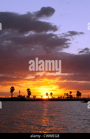 Tramonto africano, Lago Manze, Riserva Selous Tanzania Africa Foto Stock