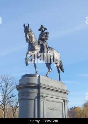 Equestre in bronzo statua di George Washington, in Boston's Giardino Pubblico Foto Stock