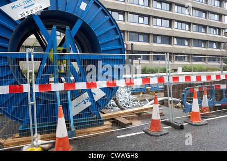 La posa di alta tensione elettrica nuovi cavi sotterranei aberdeen city centre scozia uk Foto Stock