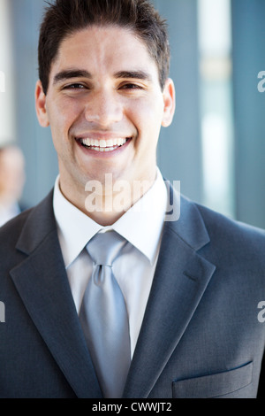 Felice giovane imprenditore ridere Foto Stock