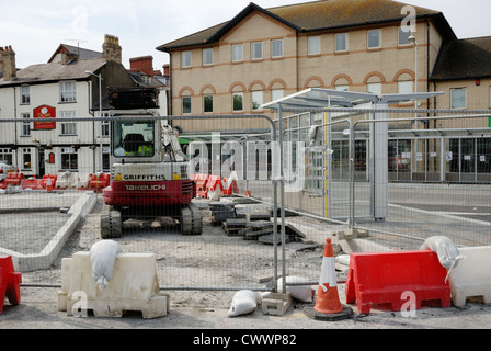 Lavori di costruzione in Aberystwyth, il Galles, la creazione di nuovi autobus pubblici si arresta. Foto Stock