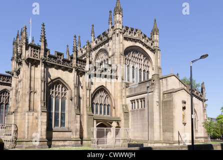 L'estremità est della Cattedrale di Manchester con la ricostruita Cappella Madonna prominente in stile e posizione. alla fine dell'edificio. Foto Stock