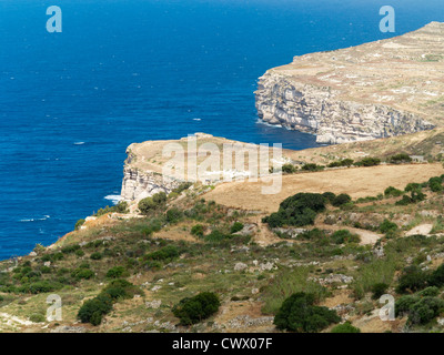 Vista di Dingli Cliffs, il punto più alto dell'isola di Malta nel Mare Mediterraneo Foto Stock