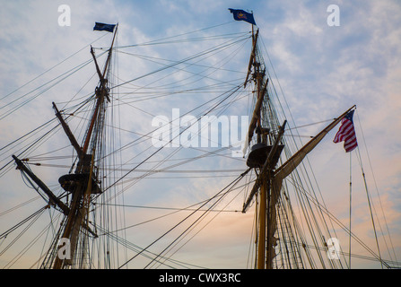 Il Flagship Niagara, ancorata sul Fiume Detroit. Foto Stock