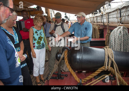 Il Flagship Niagara, ancorata sul Fiume Detroit. Foto Stock