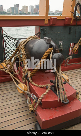 Il Flagship Niagara, ancorata sul Fiume Detroit. Foto Stock