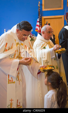 Celebrazione della Divina Liturgia di San Sharbel chiesa cattolica maronita Foto Stock