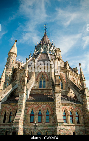 L'esterno della Biblioteca del Parlamento, parte degli edifici del parlamento situati su Parliament Hill a Ottawa, Canada. Foto Stock