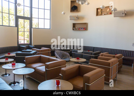 Perpignan, Francia, nuovo stile alla moda Bistro Francese, Cafe, Bar interno, Lounge, Ristorante, 'la Maison Rouge', (dopo lavori di ristrutturazione), interno, Sala da pranzo Foto Stock