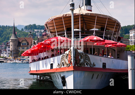 Battello a vapore sul Lago dei Quattro Cantoni Foto Stock