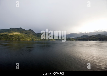 Le acque calme in Queen Charlotte Strait, British Columbia, Canada Foto Stock