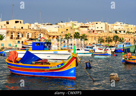 Barche da pesca al porto di Marsaxlokk Malta Foto Stock