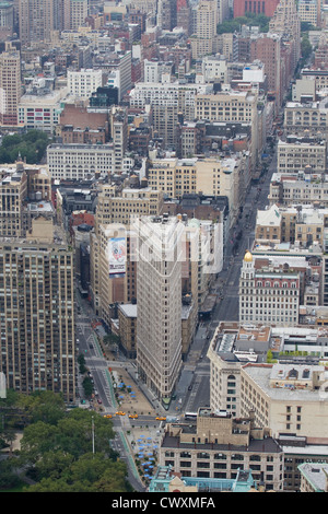 Una vista generale di Manhattan, come si vede dall'osservatorio dell'Empire State Building. Foto Stock