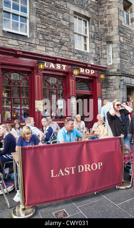 I clienti di mangiare fuori l'ultima goccia pub e ristorante, Storicamente i pub dove condannati hanno avuto il loro ultimo drink prima dell'esecuzione. Foto Stock