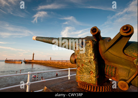 Il lungomare, Whitby, North Yorkshire, Regno Unito Foto Stock