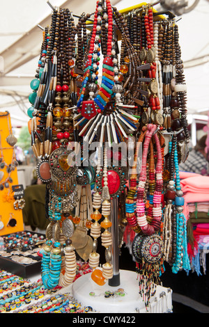 Türkei, Istanbul, Ortaköy, jeden Sonntag findet dort ein Markt statt mit Antiquitäten, Modeschmuck... Foto Stock