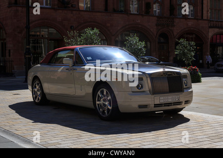 Rolls Royce Phantom Drophead Coupé a Mayfair, Londra, Inghilterra Foto Stock