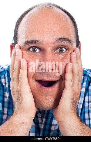 Close up di felice eccitato l'uomo faccia, isolati su sfondo bianco. Foto Stock