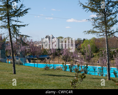 Puerta de Alcalá modello (riproduzione, copia) al Parque Europa in Torrejón de Ardoz (Madrid, Spagna) Foto Stock