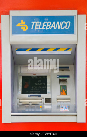 ATM della banca spagnola Santander a Barcellona, in Catalogna, Spagna, ES Foto Stock