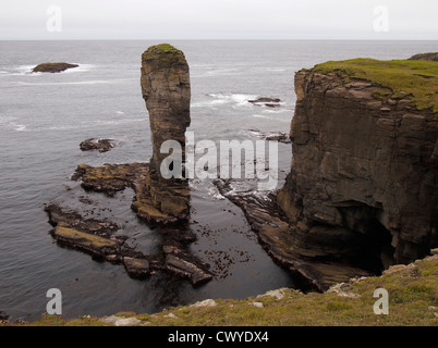 Yesnaby Castello a mare della pila, Continentale, Orkney, Scozia Foto Stock
