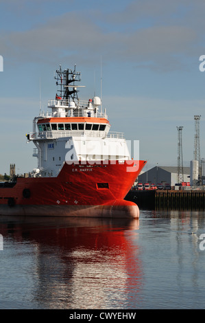 Il multifunzione nave offshore, ER Narvick, lasciando il porto di Aberdeen nel 2012 Foto Stock