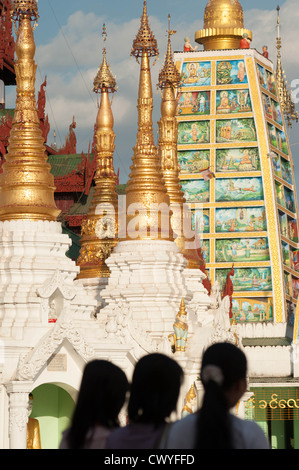 Shwedagon Paya (Shwedagon pagoda), Yangon (Rangoon), Myanmar (Birmania) Foto Stock