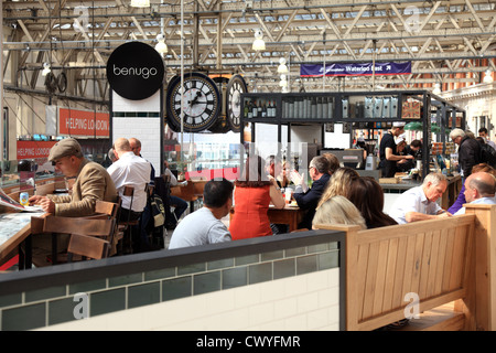 La stazione di Waterloo Cafe Snack Bar a Londra REGNO UNITO. Foto Stock