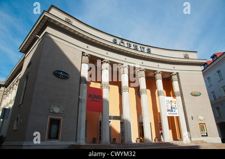 Periodo stalinista edificio che ora ospita cinema Soprus vecchio townTallinn Estonia Europa Foto Stock